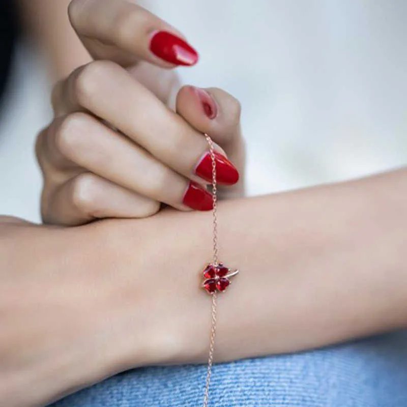 Gümüş Rose Kırmızı Kalpli Yonca Bayan Bileklik görsel 2