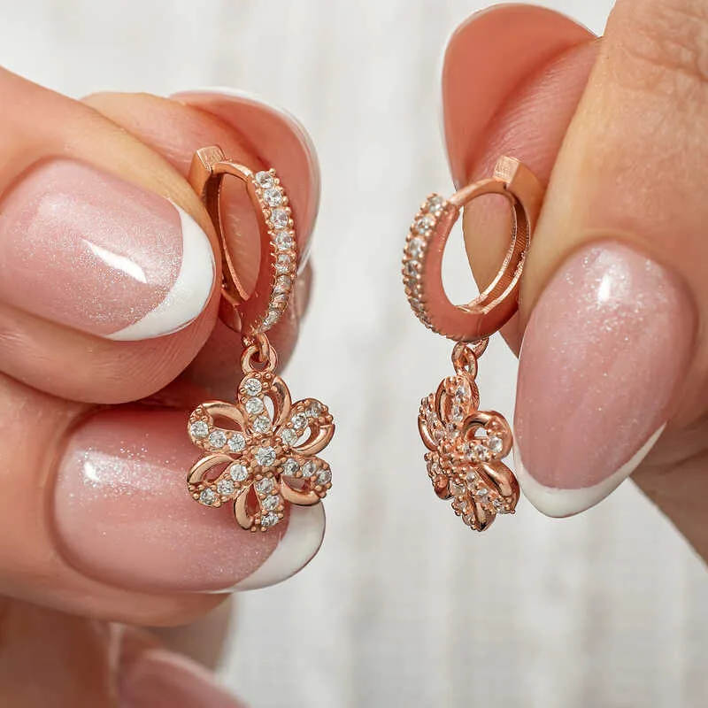 Gümüş Sallantılı Rose Çiçek Kadın Küpe görsel 1