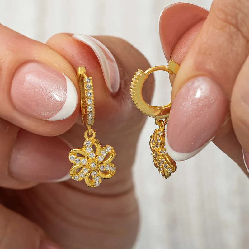 Gümüş Sallantılı Gold Çiçek Kadın Küpe görsel 1