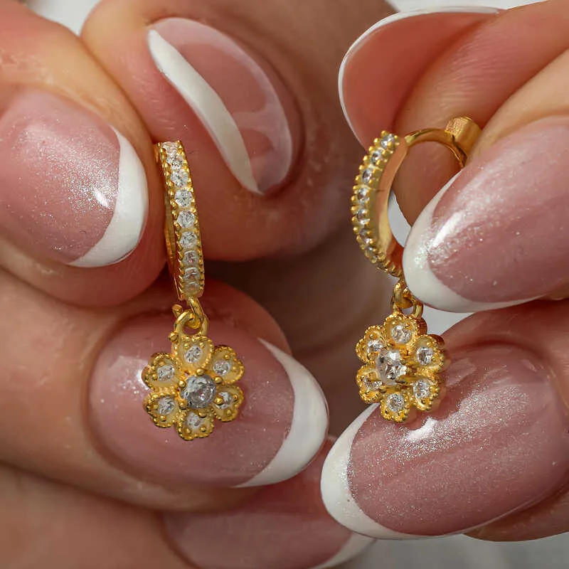 Gümüş Sallantılı Gold Minimal Çiçek Kadın Küpe görsel 1