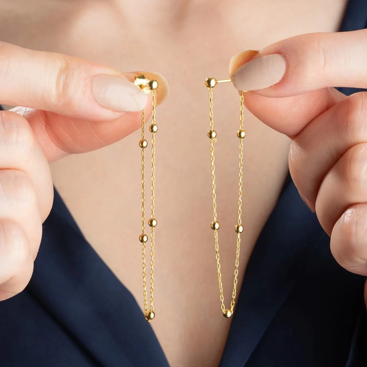 Gümüş Çift Zincirli Gold Top Detaylı Kadın Küpe görsel 1