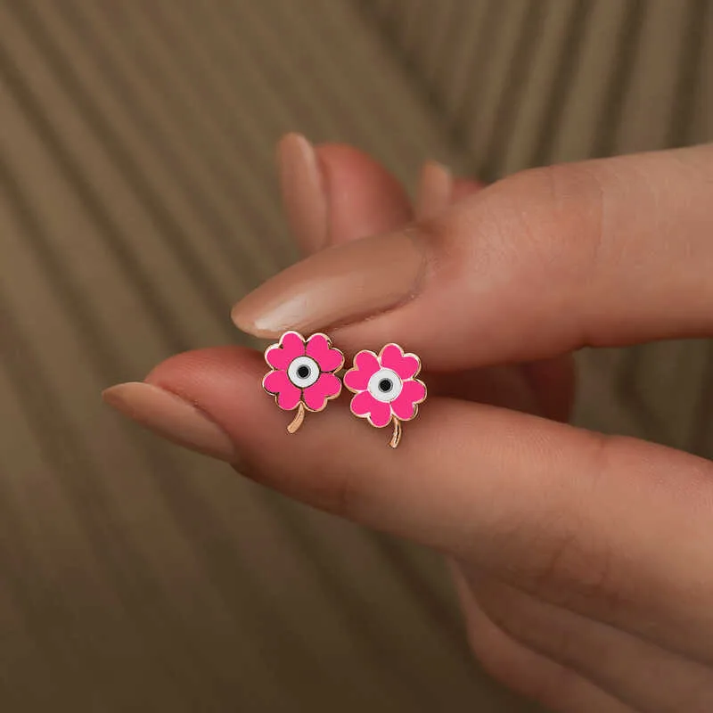Gümüş Fosforlu Pembe Yonca Küpe görsel 3