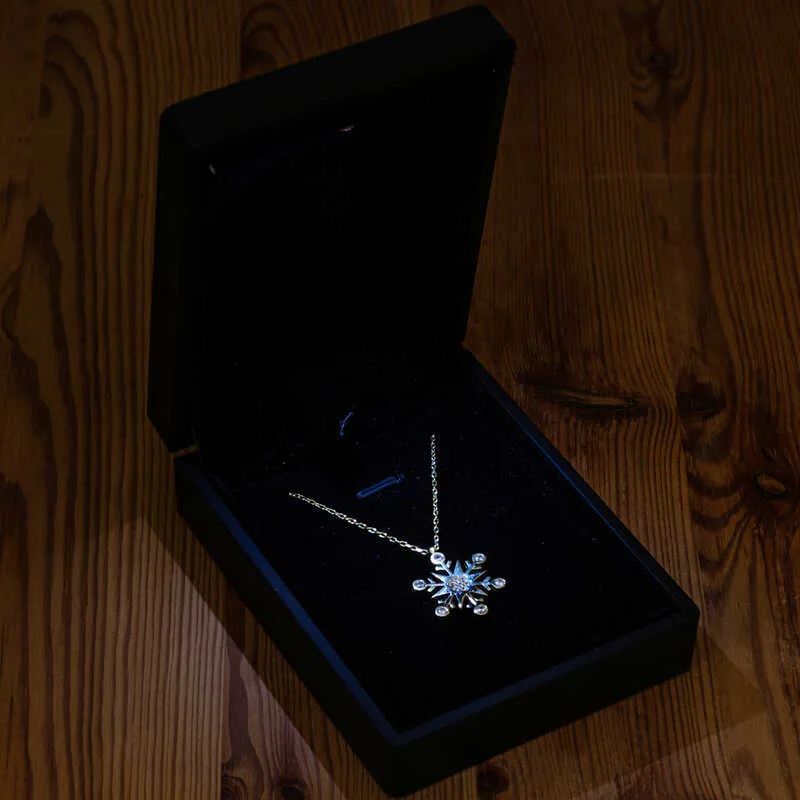 Gümüş Işıklı Kutulu Aquamarine Taşlı Kar Tanesi Kadın Kolye görsel 1