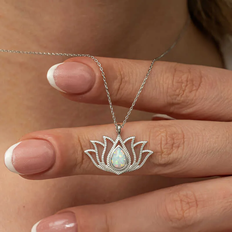 Gümüş Beyaz Opal Taşlı Lotus Kadın Kolye görsel 4
