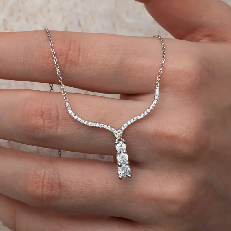 Gümüş Üç Taşlı V Model Kadın Kolye görsel 6
